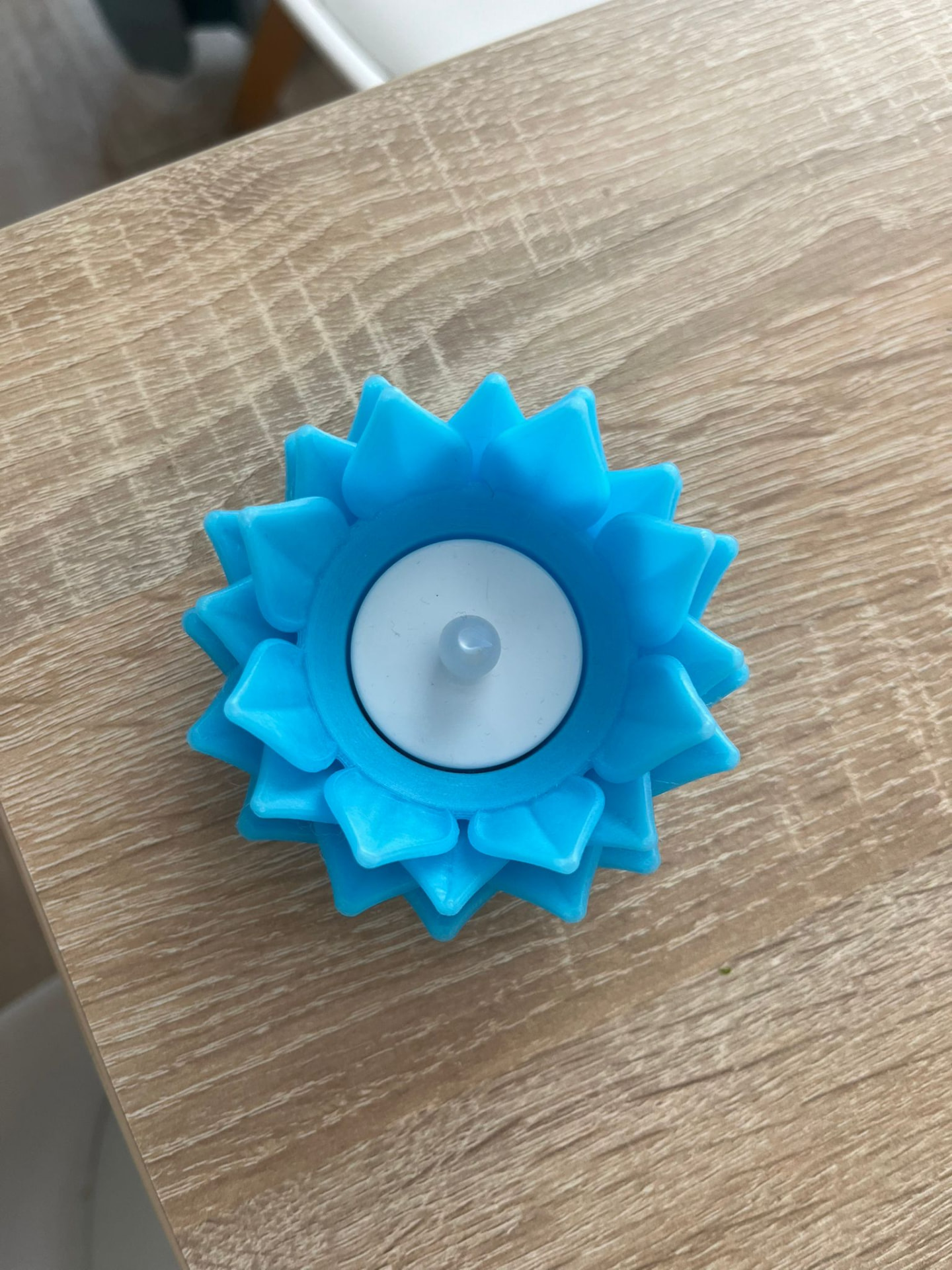 Vue de dessus du photophore lotus bleu avec sa bougie LED